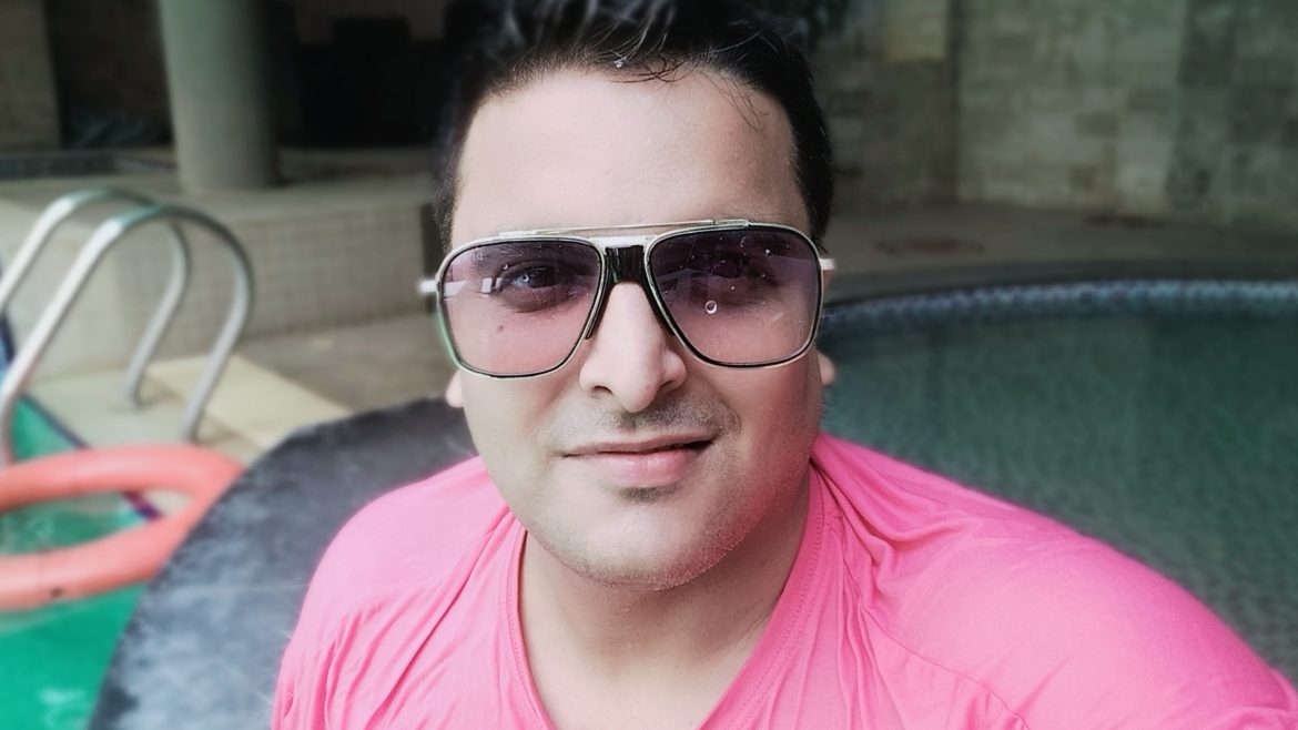 এক গানেই ৫ লাখ টাকা আয় করেছেন রাকিব মোসাব্বির