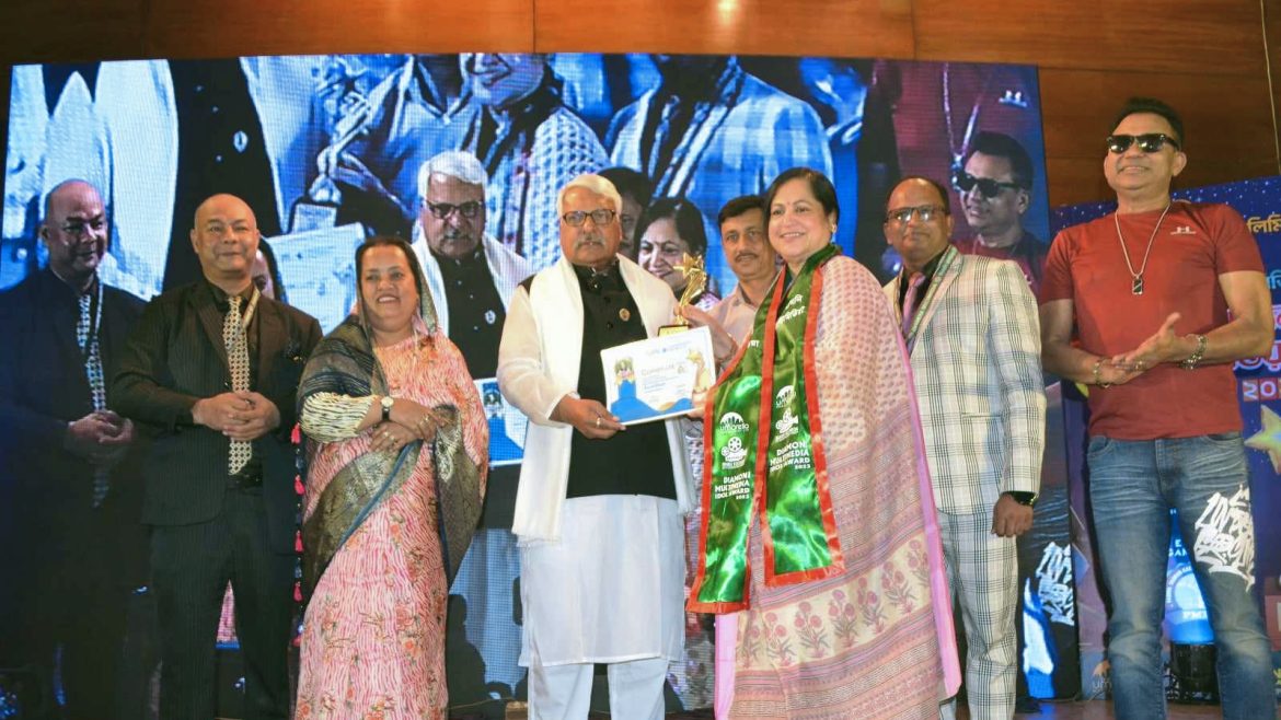 এক যুগ পূর্তিতে দি আমব্রেলা ম্যানেজমেন্ট লিমিটেড দিয়ামনি মাল্টিমিডিয়া এওয়ার্ড