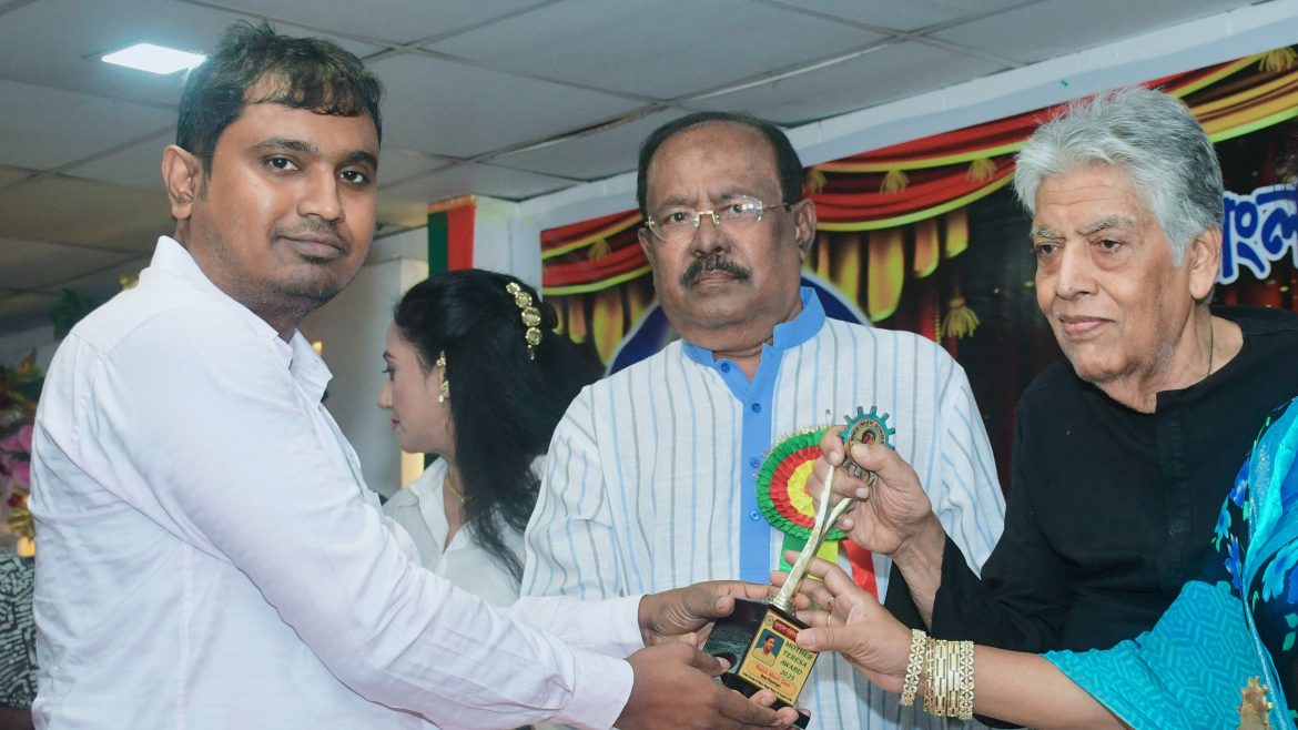 মাদার তেরেসা অ্যাওয়ার্ড পেলেন রাজীব মণি দাস